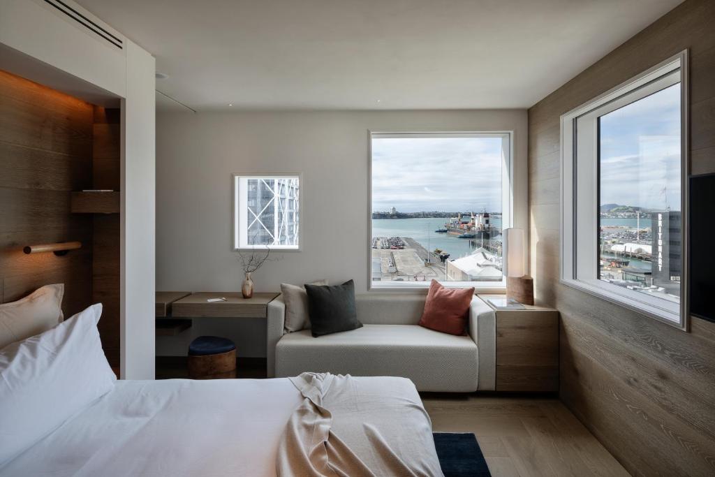 Room, King Bed, Takai Square View