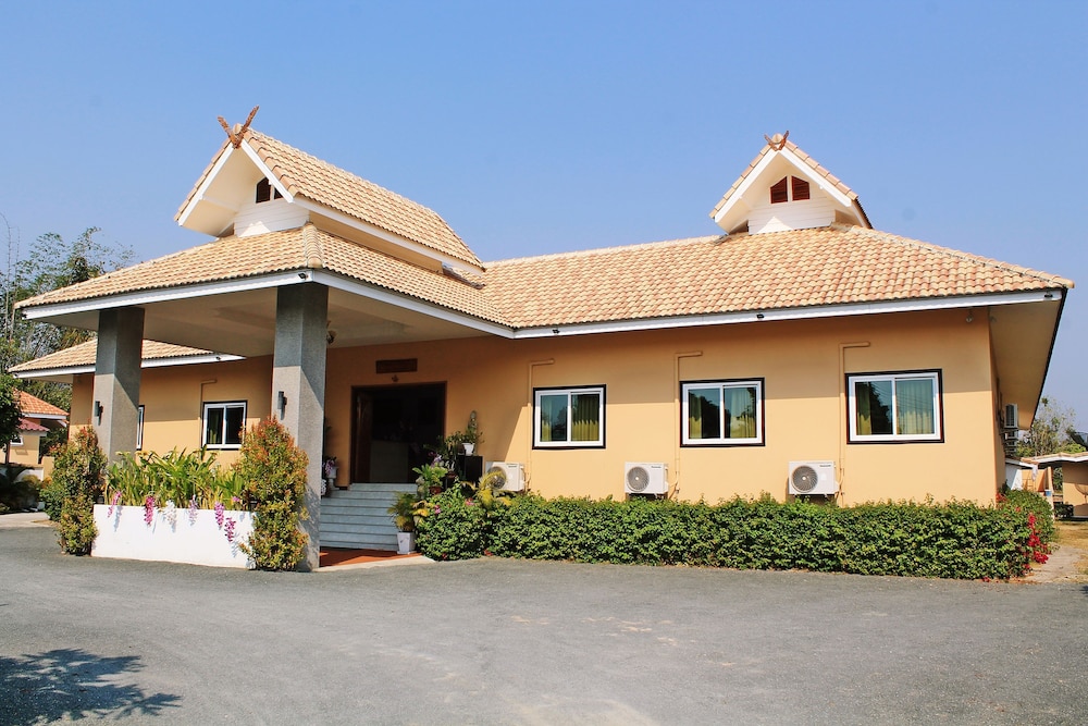 Nok Resort & Hotel 7/50