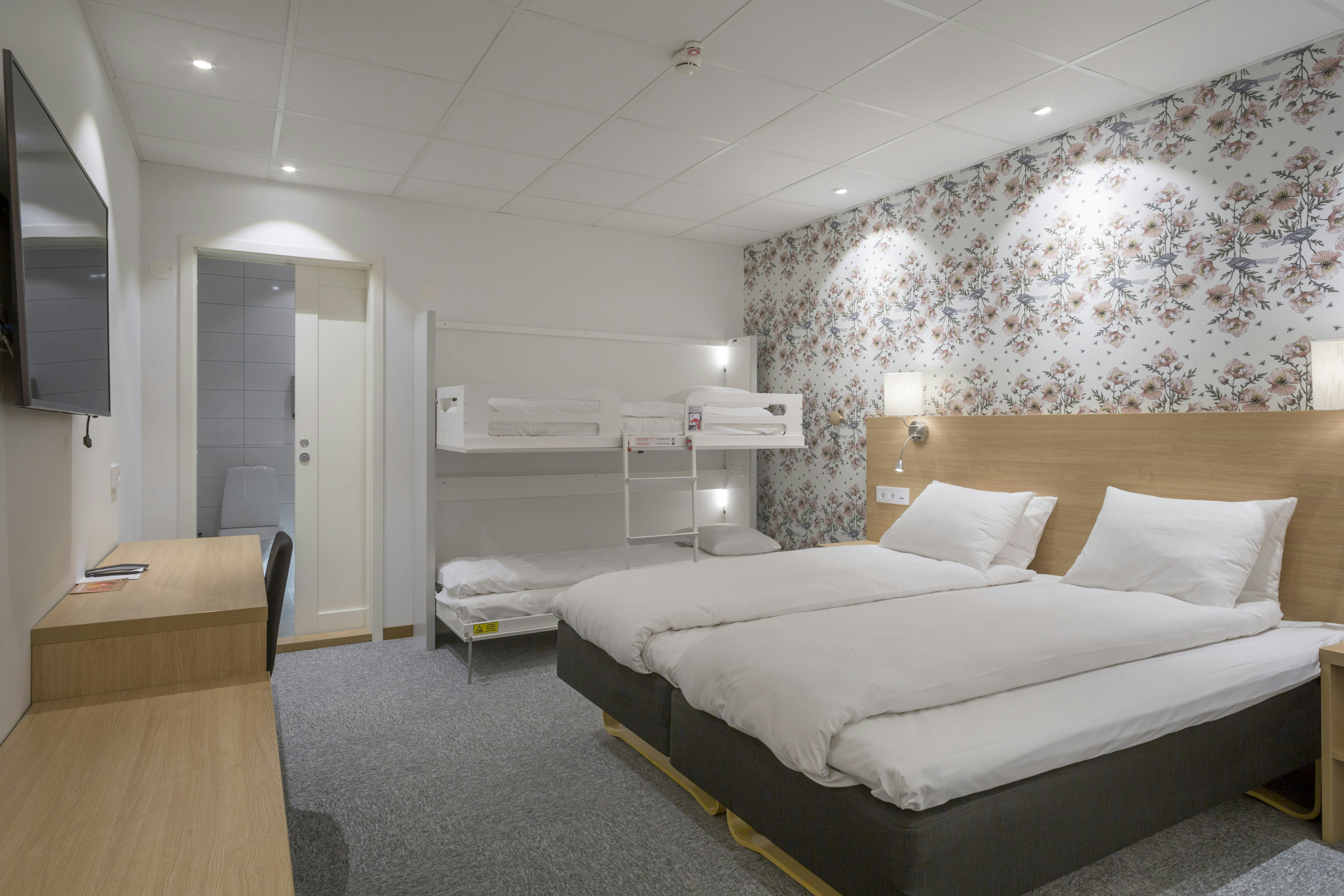 First Hotel Dragonen 12/72