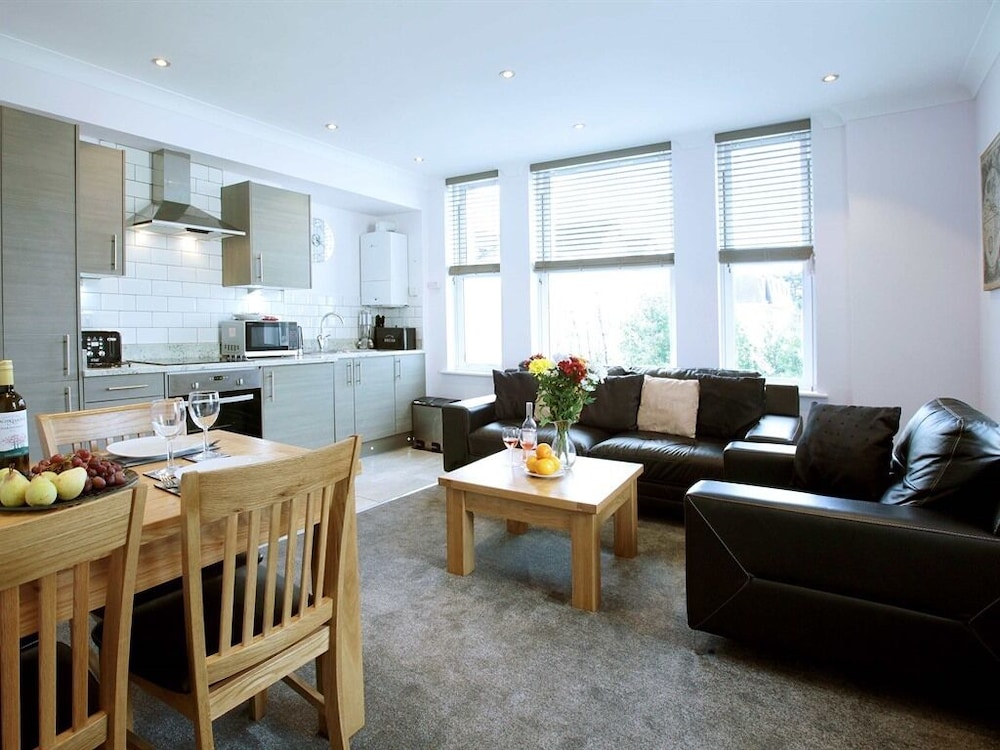 Austen's Luxury Apartments 23/50