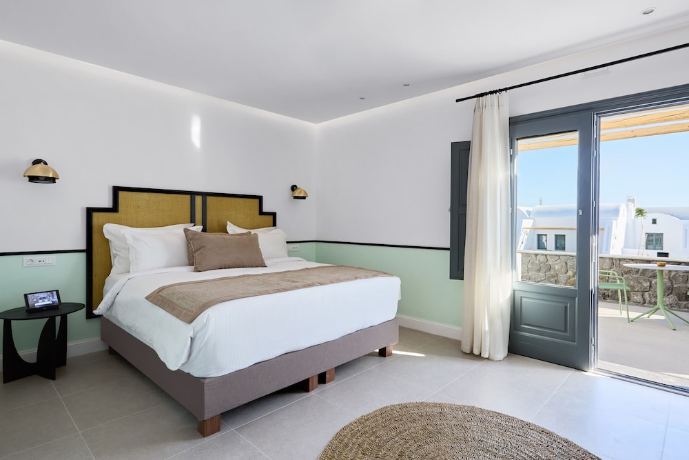 COMFORT, SUITE, POOL VIEW, HOT TUB