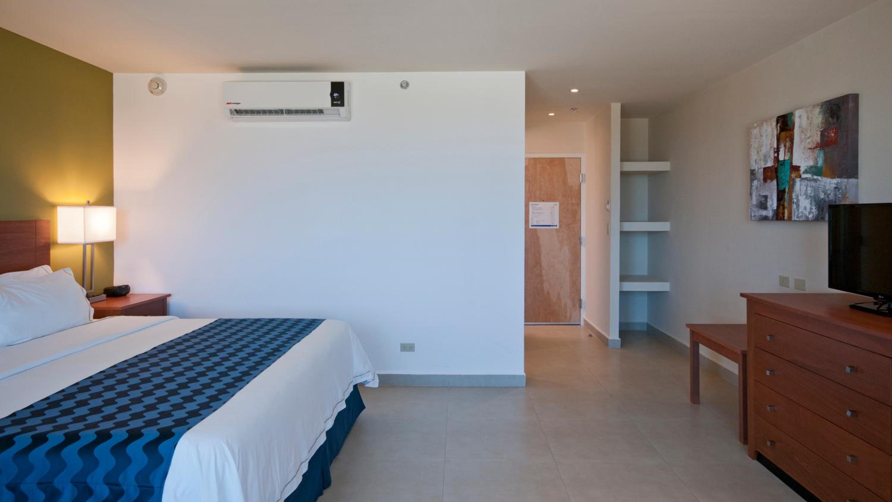 Xtra Space, Standard, King Bed