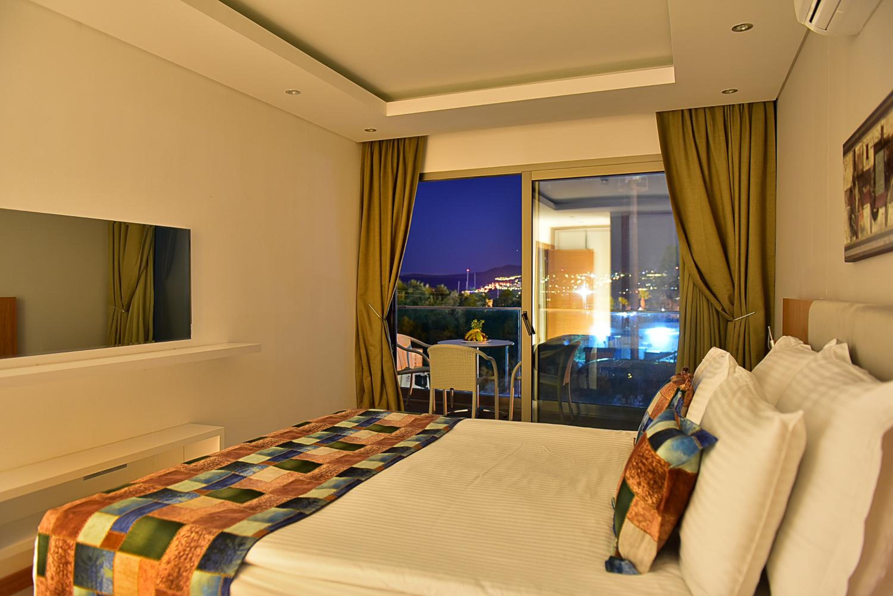 1 Bedroom, Apartment, Garden or Pool View