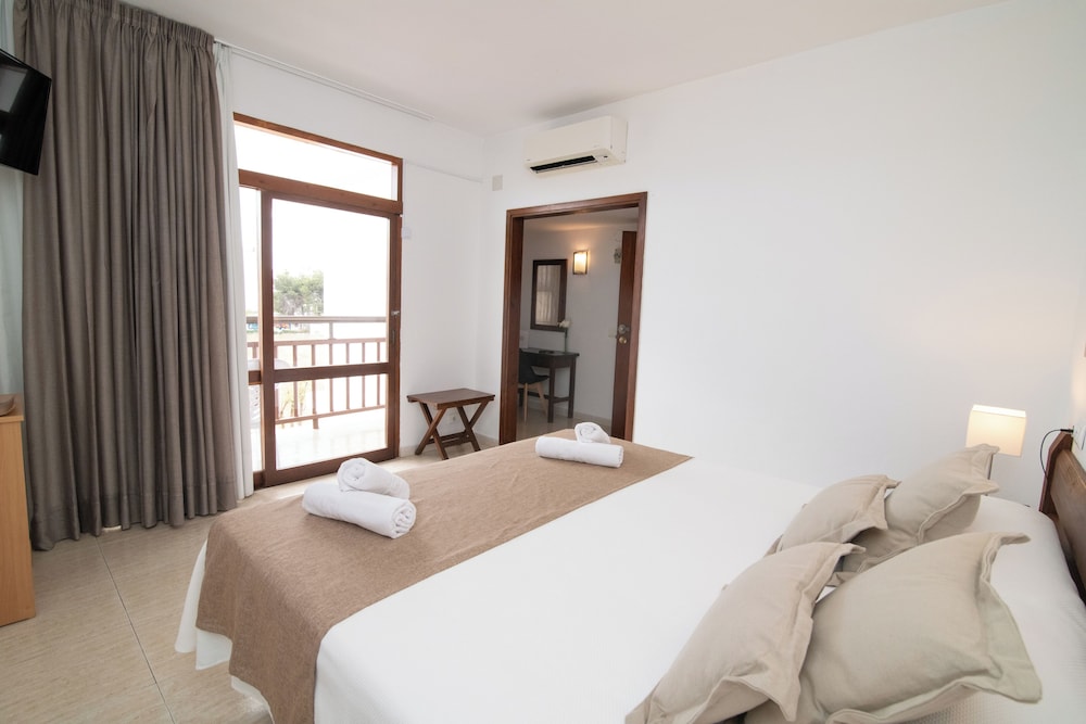 SUPERIOR, QUEEN BED, BALCONY