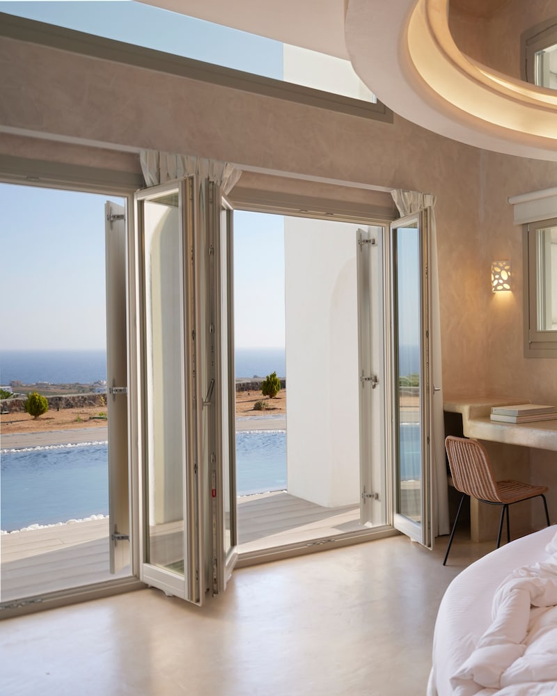 Danae Suites 16/50