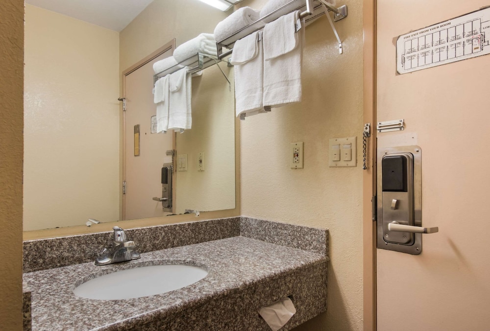 Rodeway Inn Wormleysburg - Harrisburg 10/35