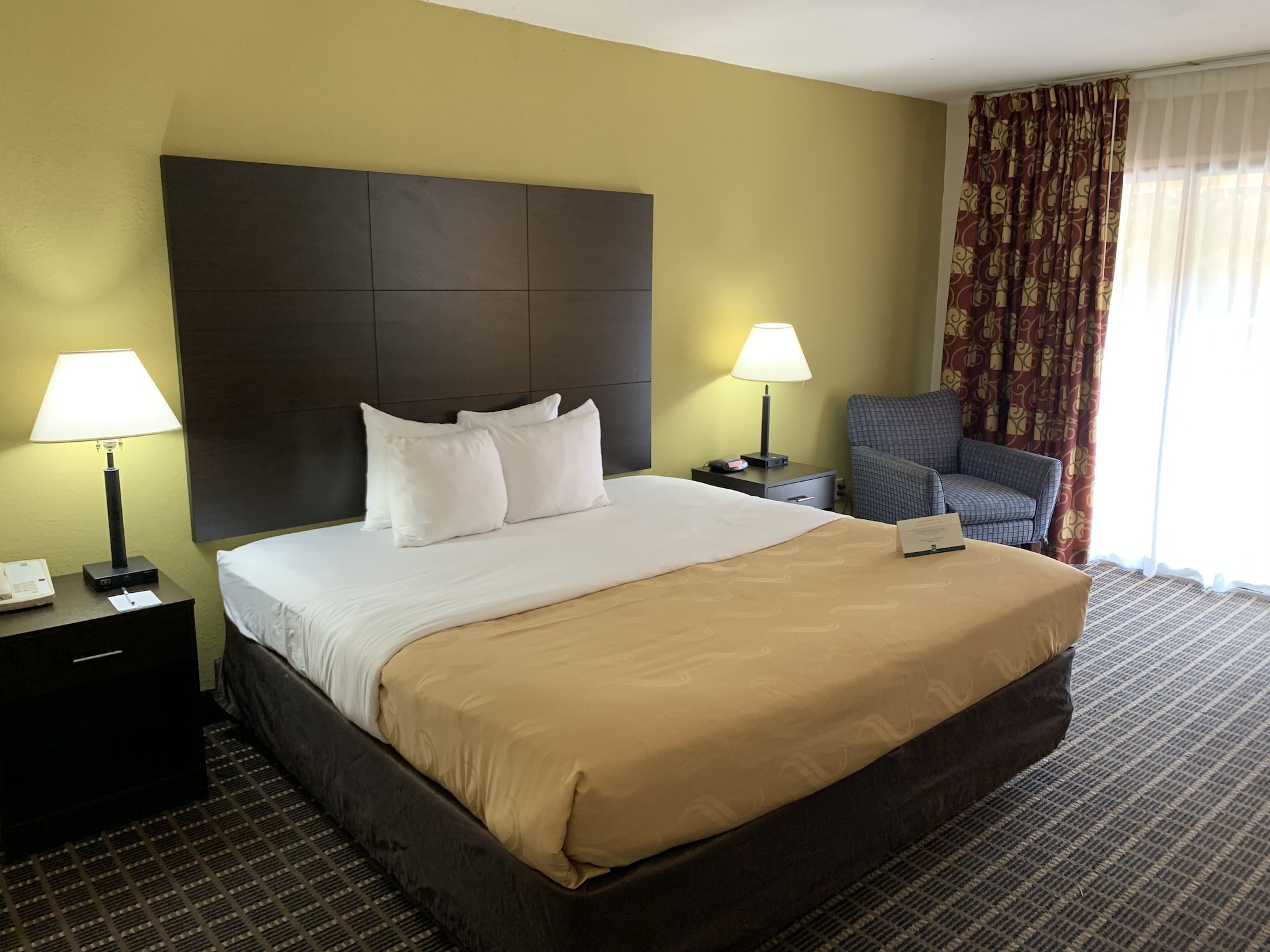 SUITE, KING BED