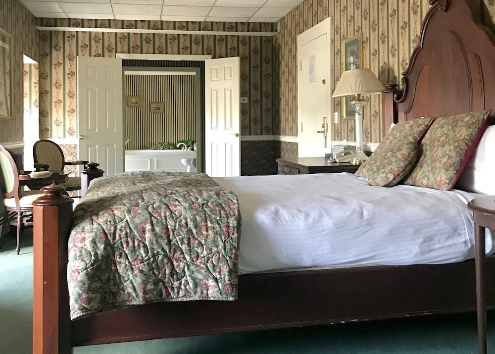 Waynebrook Inn Est 1865 18/73