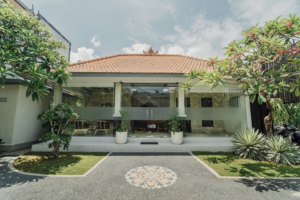 You Suite Seminyak 2/31