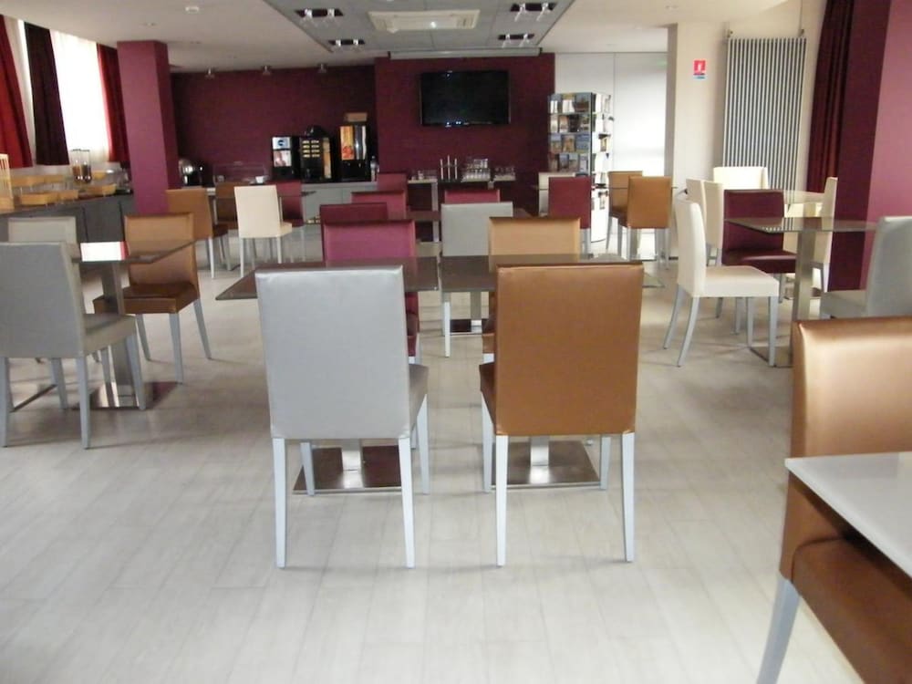 CITOTEL SAINT PIERRE 13/16