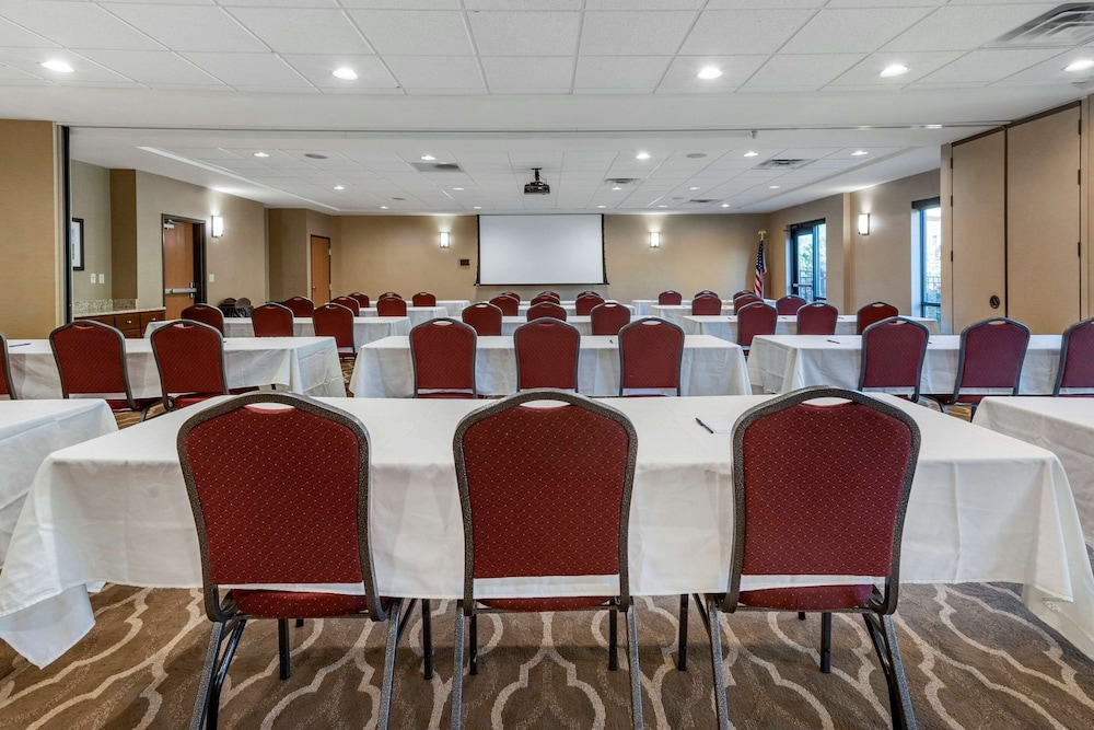 Comfort Suites Bridgeport Clarksburg 23/33