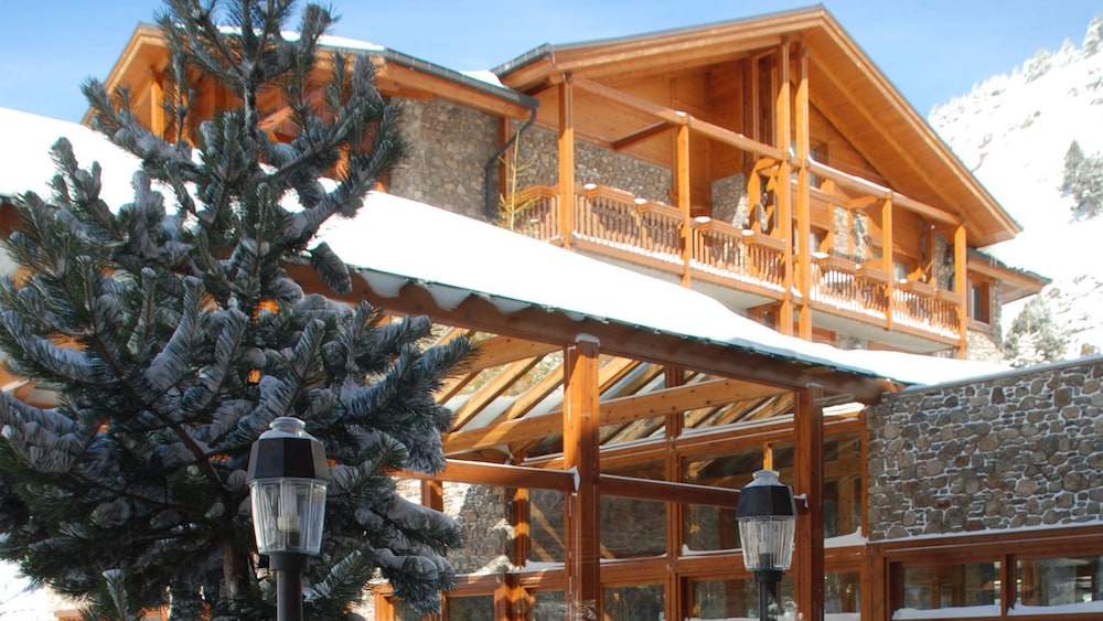Sport Hotel Village 2/50