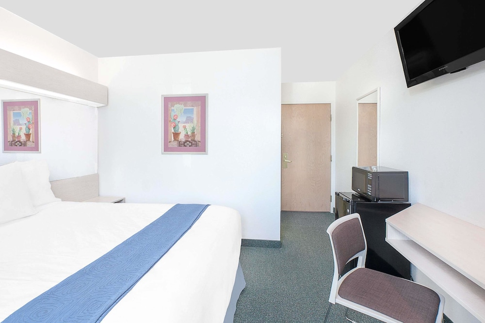 Microtel Inn By Wyndham Broken Bow 8/27