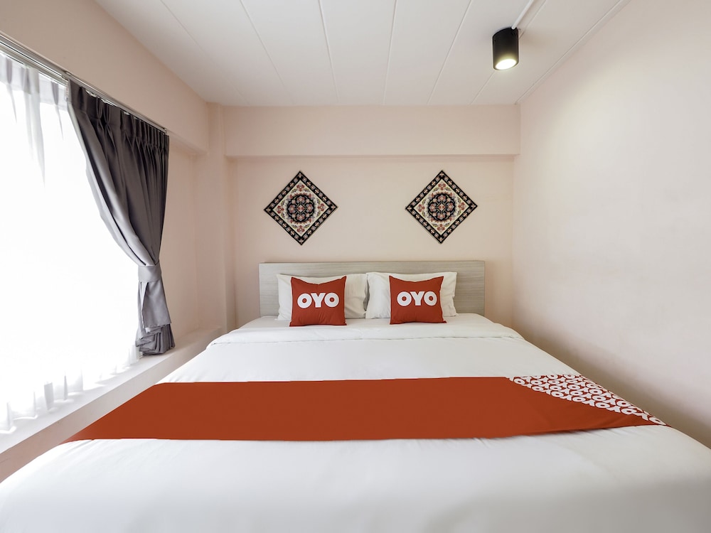 OYO 983 The Private Hotel 12/38
