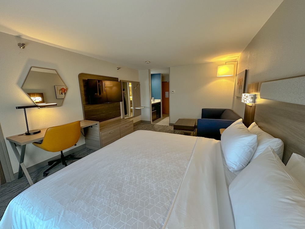 Standard, King Bed, Sofa