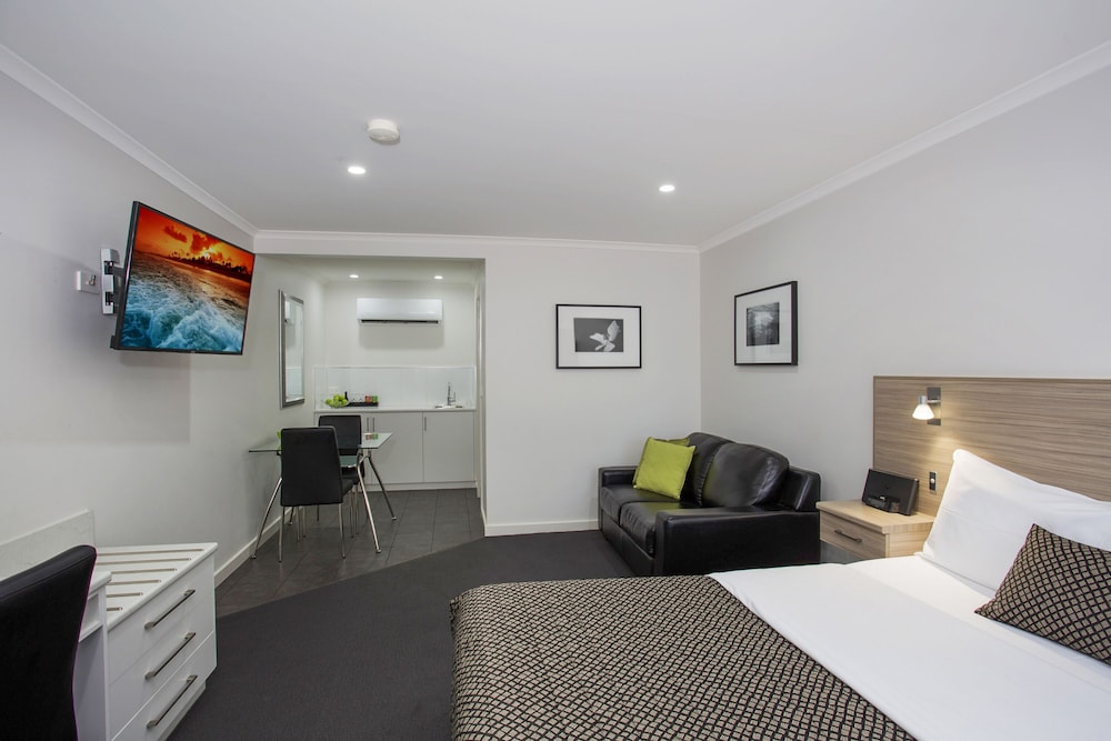 HAMILTON LONSDALE MOTEL 24/58