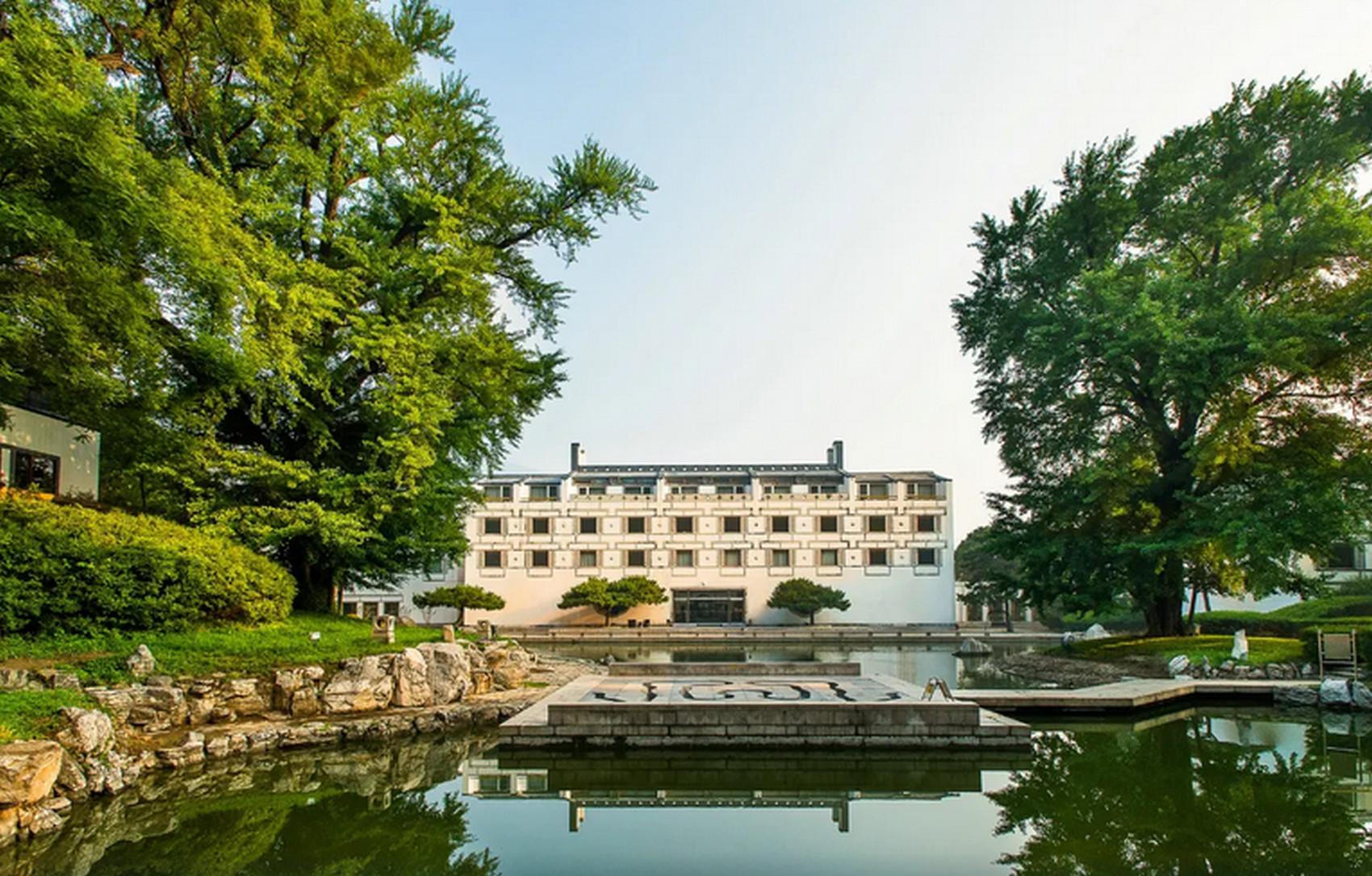 Fragrant Hill Hotel 52/60