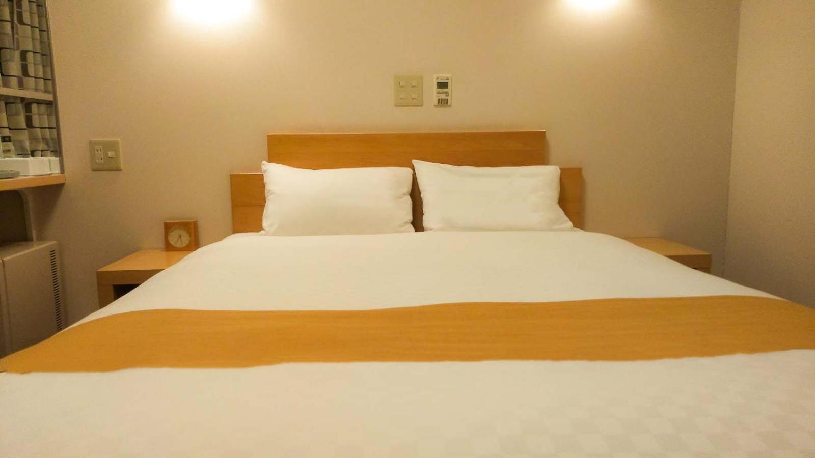 ROOM, SEMI DOUBLE BED