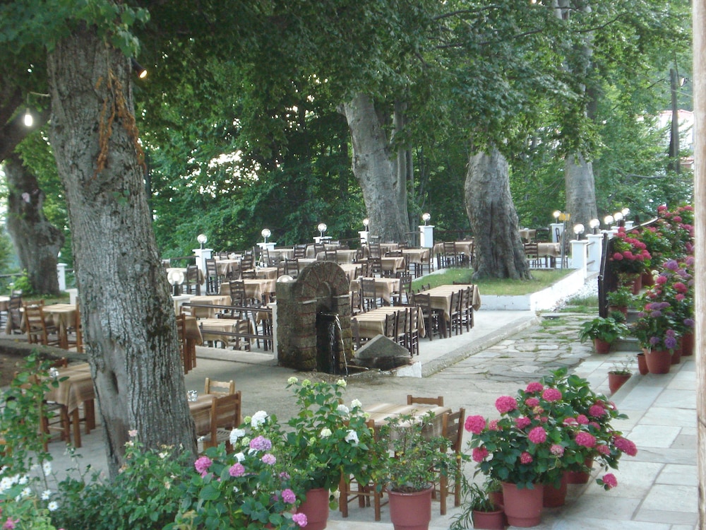 Hani Zisi Hotel 4/50