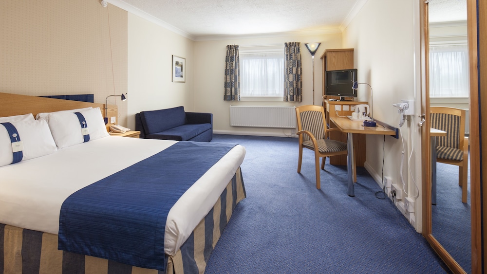 HOLIDAY INN EXPRESS KASSAM STADIUM 19/72