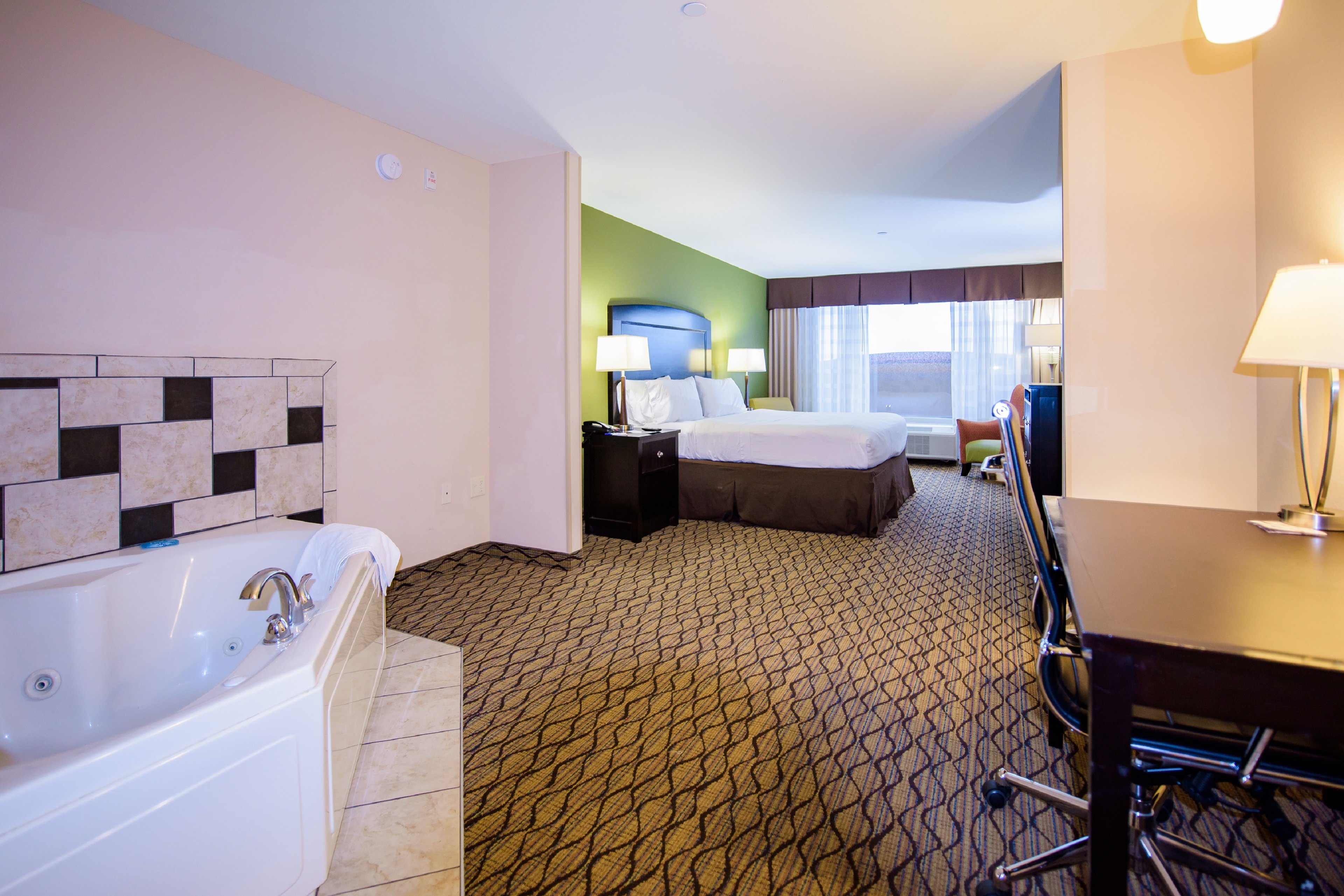 Holiday Inn Express Hotel & Suites Tulsa South Bixby 18/50