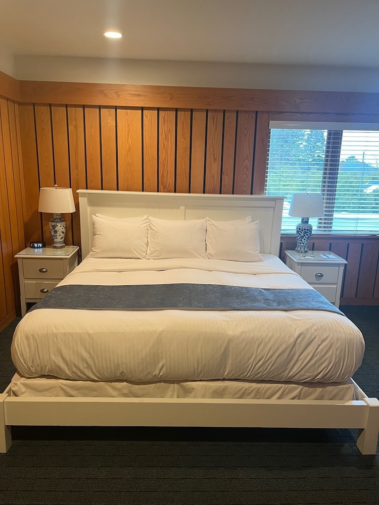 Leland Lodge 13/50