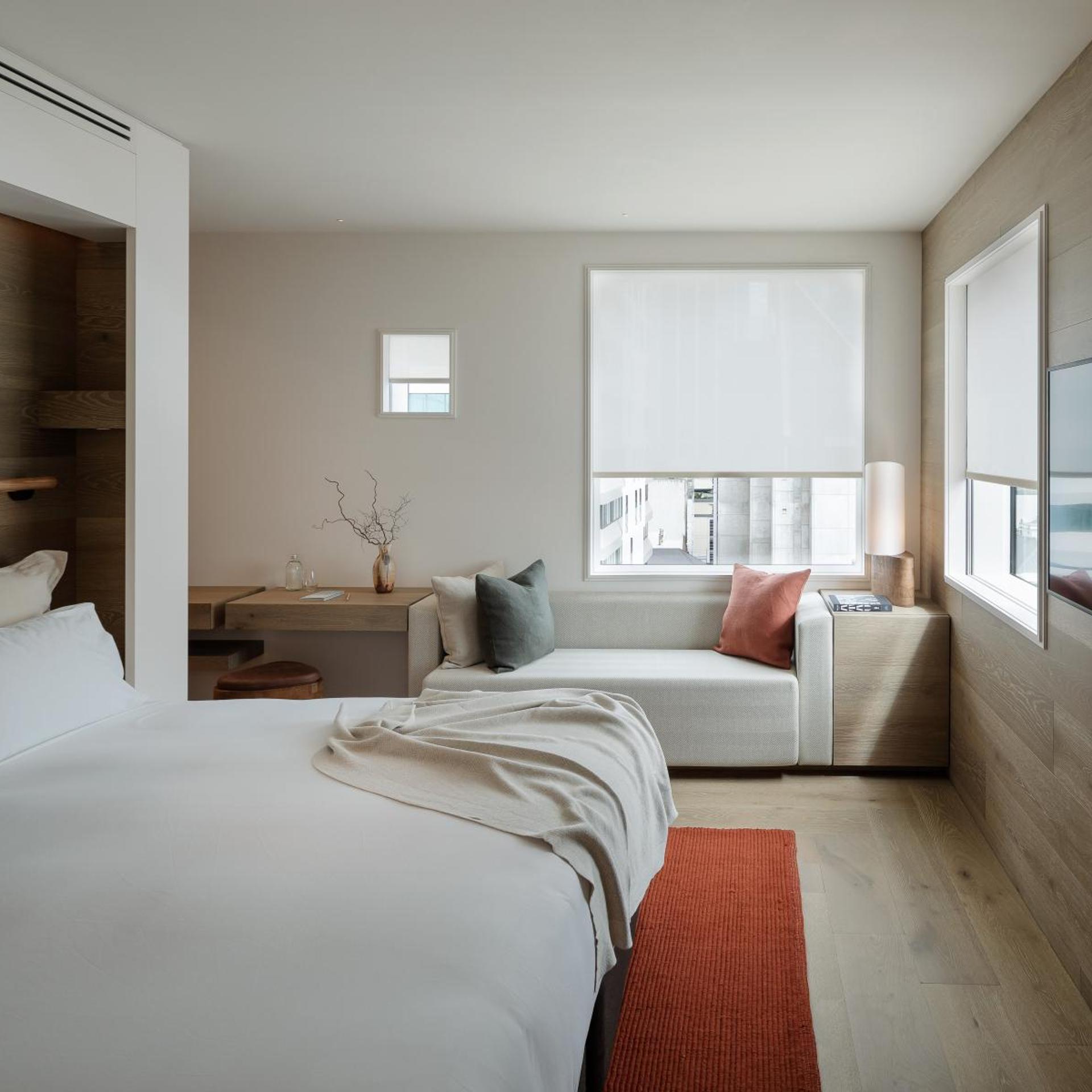 ROOM, DOUBLE OR TWIN BED, CITY VIEW