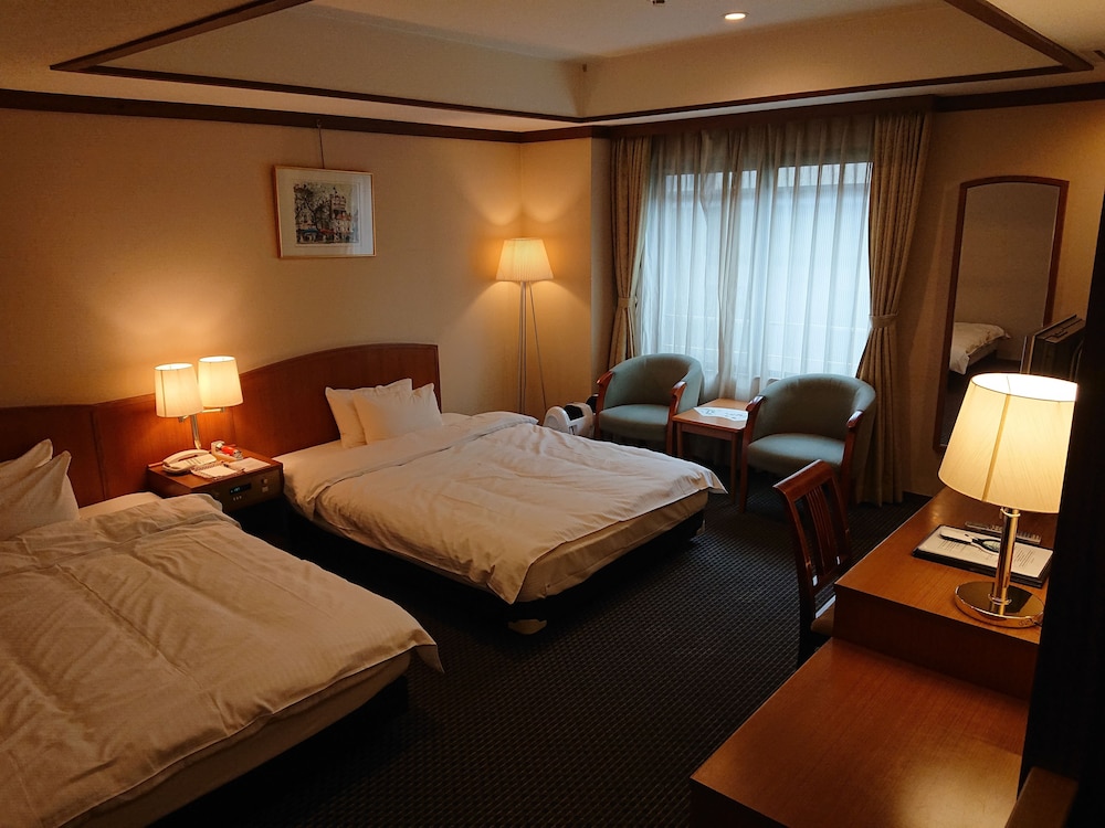 Kasuga Hotel 10/47
