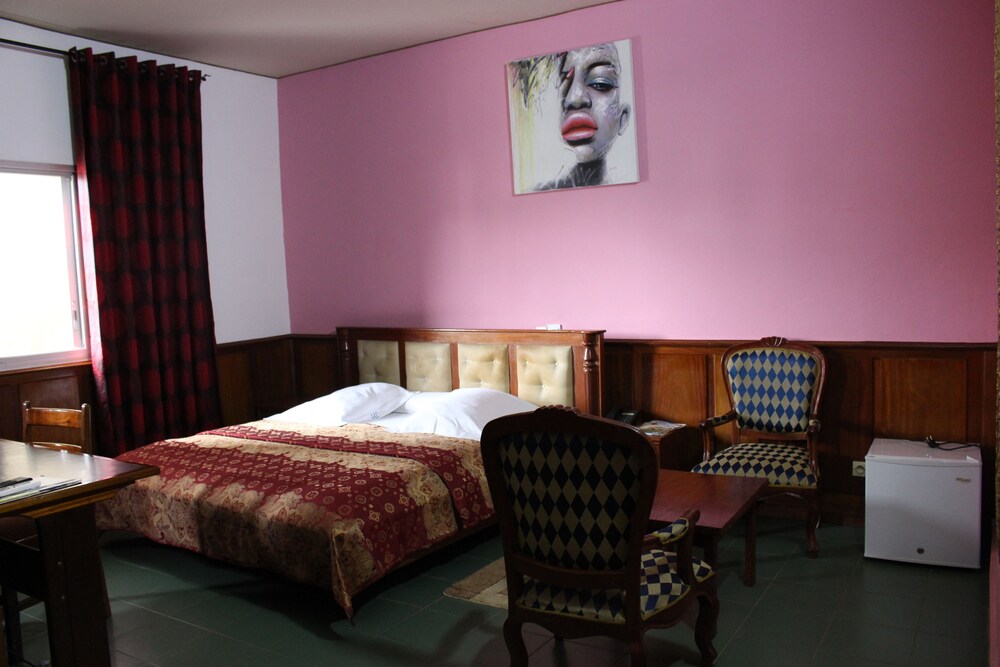 Jet Hotel 12/46