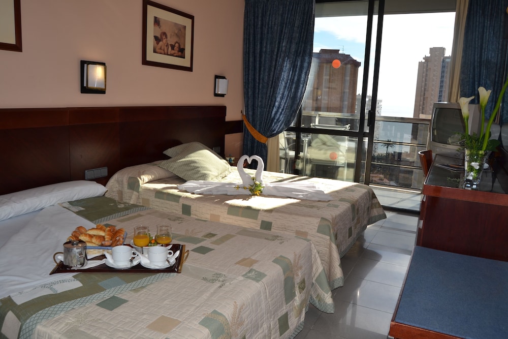Marina Hotel 24/34