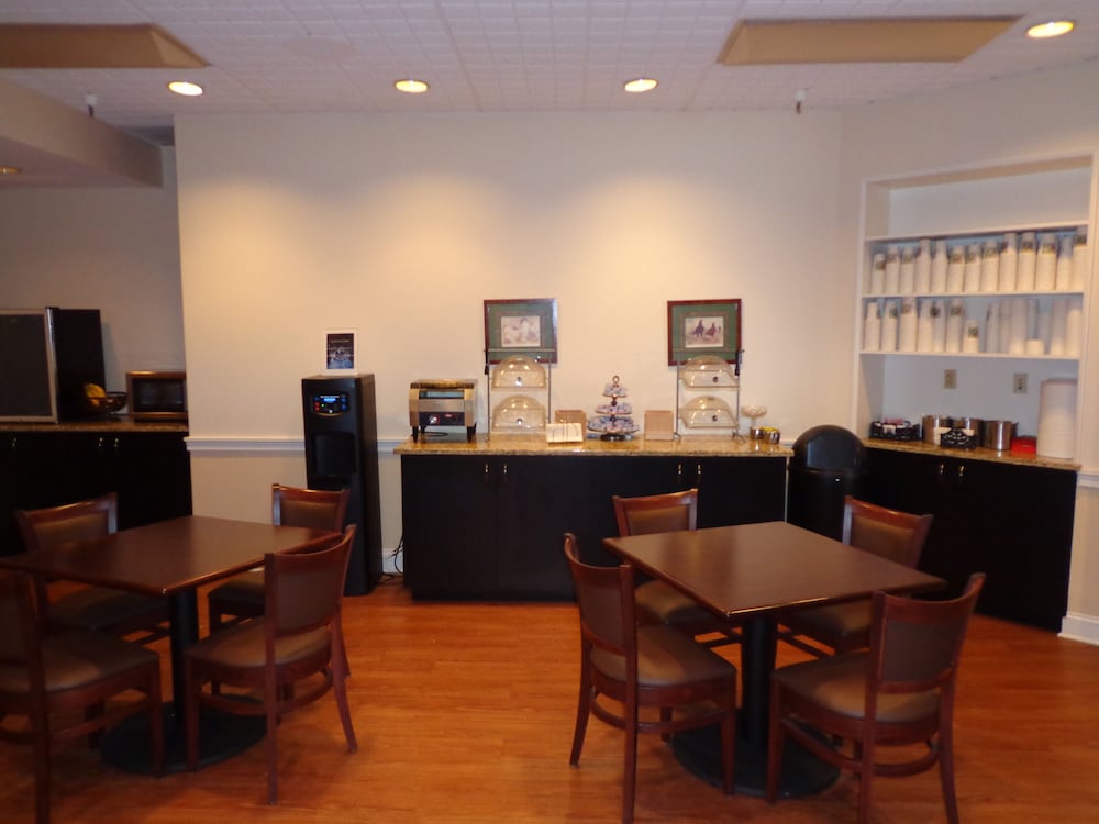 Euro Suites Hotel 40/52