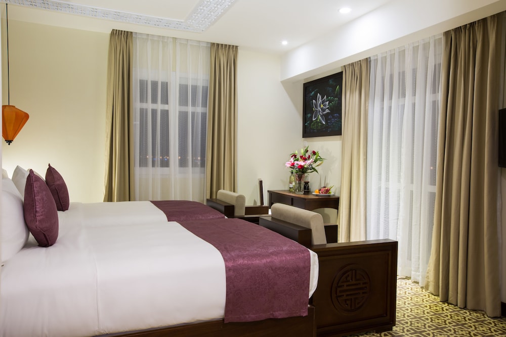 Royal Riverside Hoi An Hotel 14/75