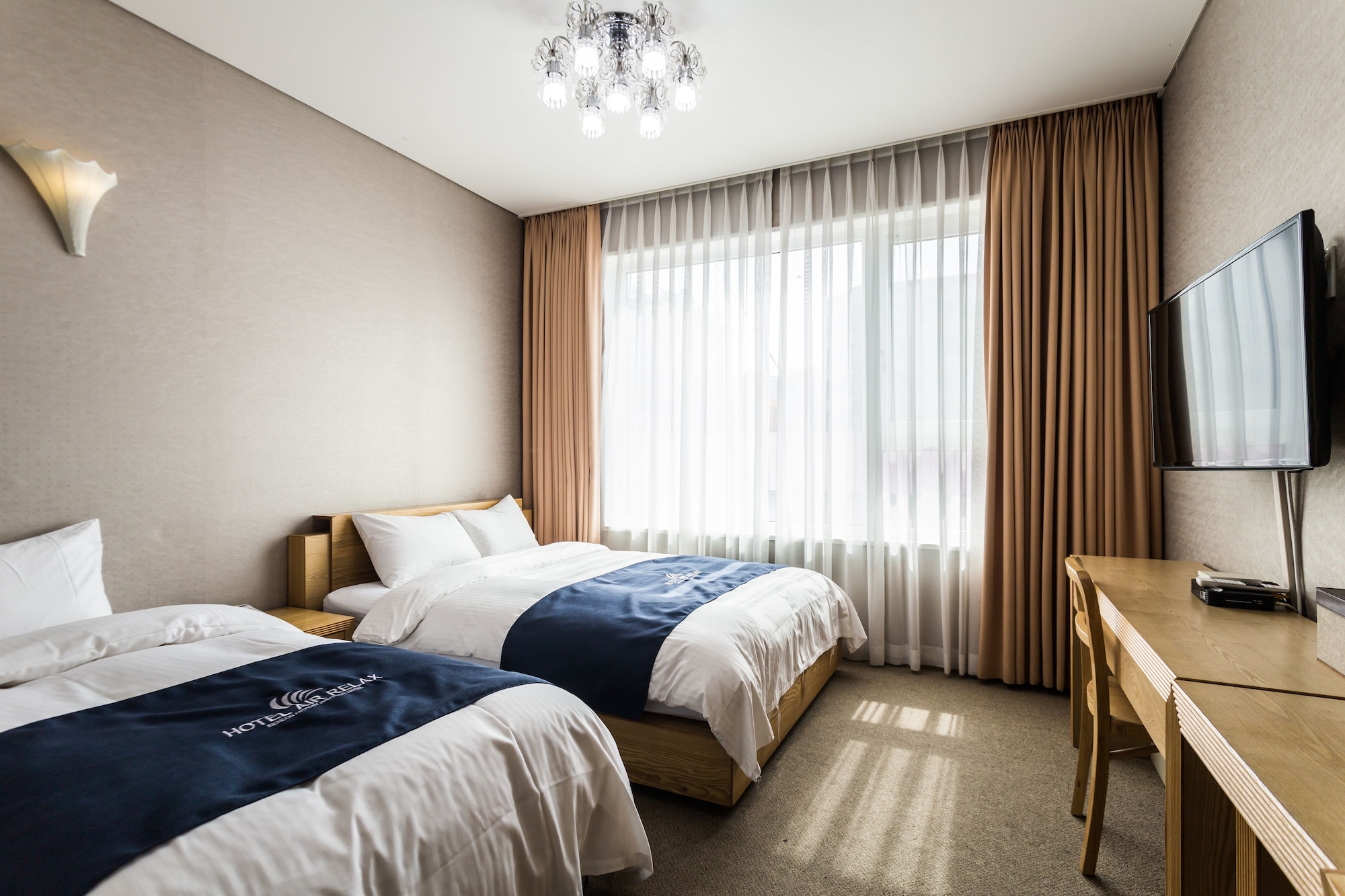 DELUXE, TWIN BEDS