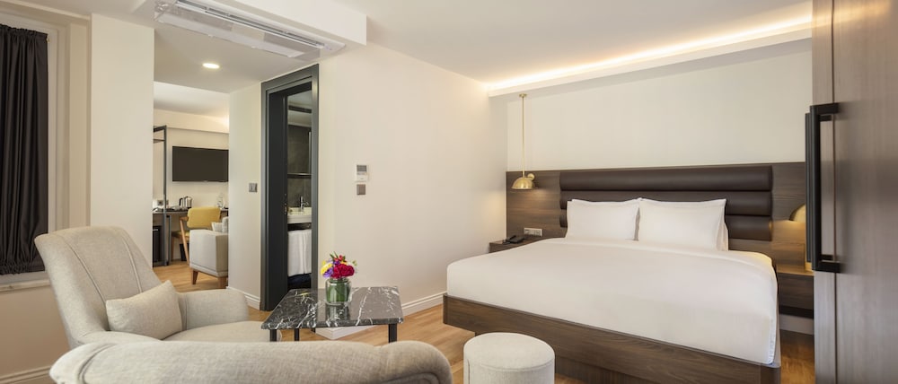 EXECUTIVE, STUDIO, SUITE