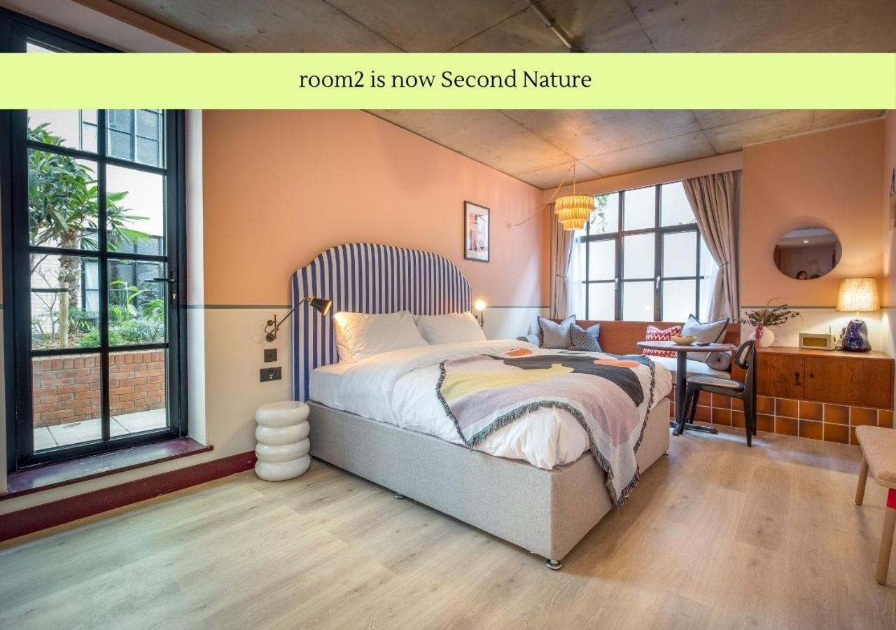 Lounge, King Bed