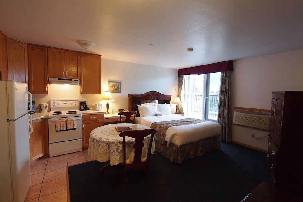 Executive House Suites Hotel & Conference Centre 6/25