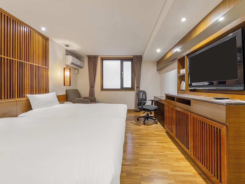 Classic, Twin Beds