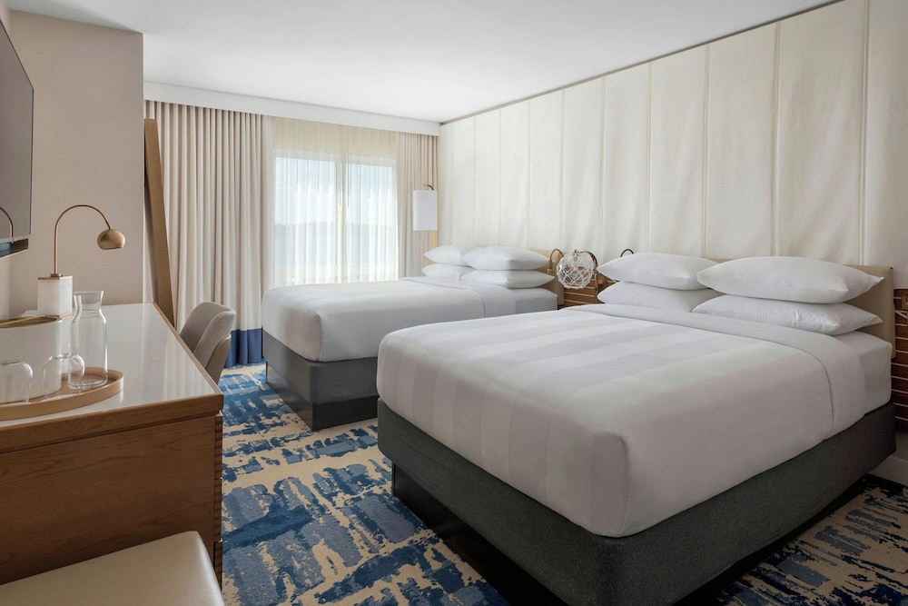 Room, 2 Queen Beds, Water View, Balcony