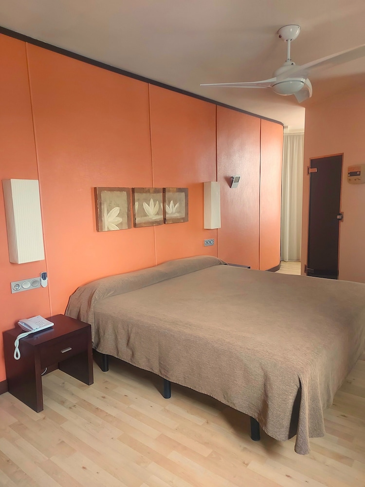 Hotel Puerta de Ocana 5/32