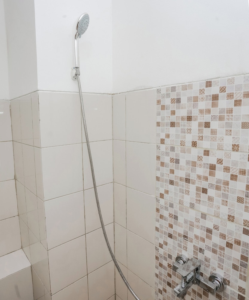 Hotel O Tower Mahakam at Riverview Jababeka Living Plaza Room PDL 99 40/41