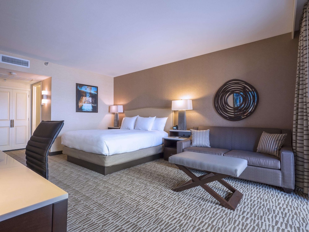 Hilton Phoenix Airport 12/56