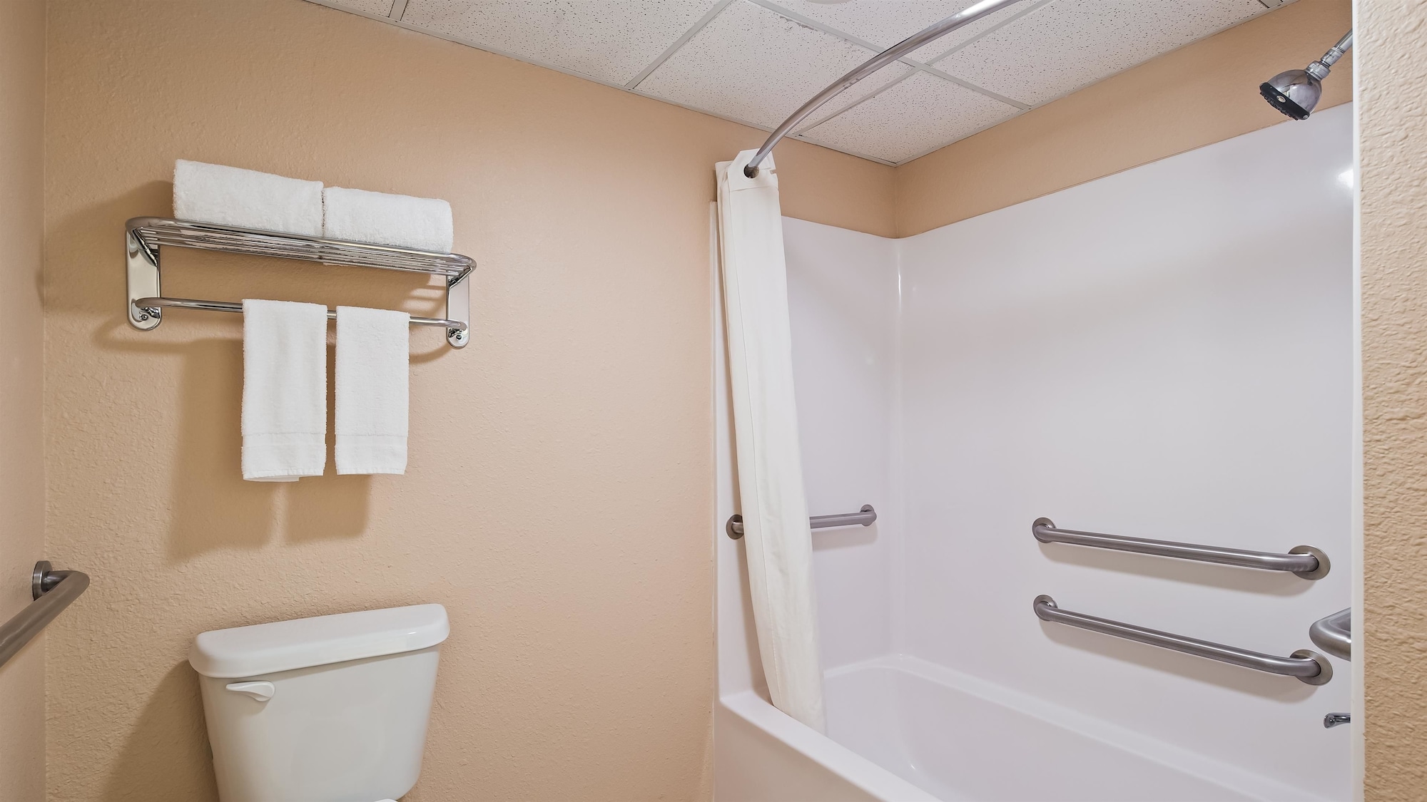 غرفة قياسية كبيرة بسريرين مزدوجين، Best Western Markita Inn 2/4