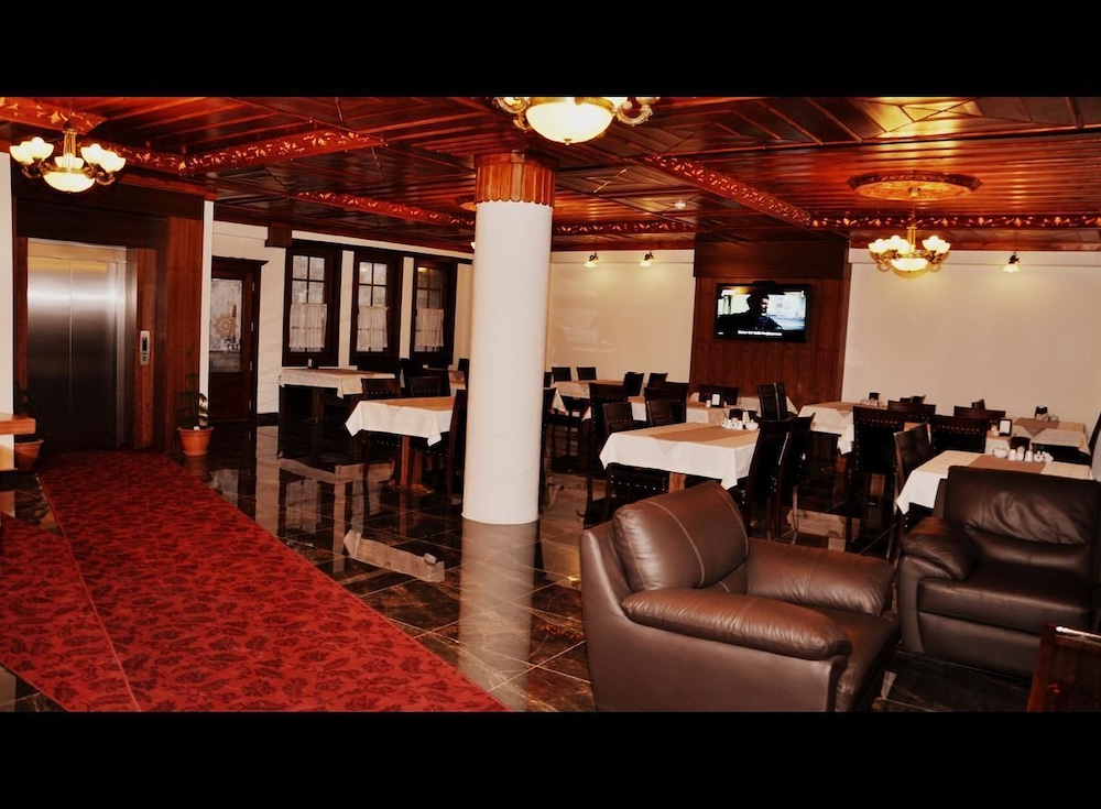 Simre Hotel 18/30