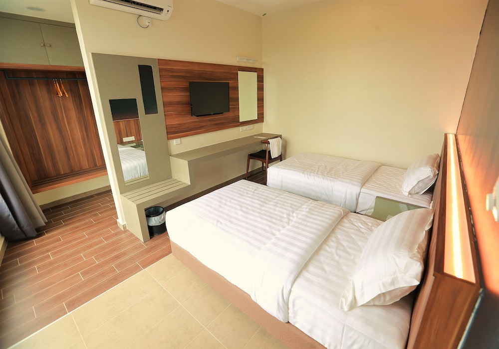Pantai Regal Hotel 11/50