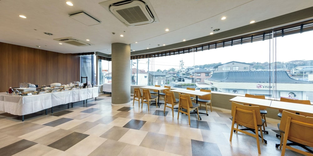 Tokai City Hotel 58/70