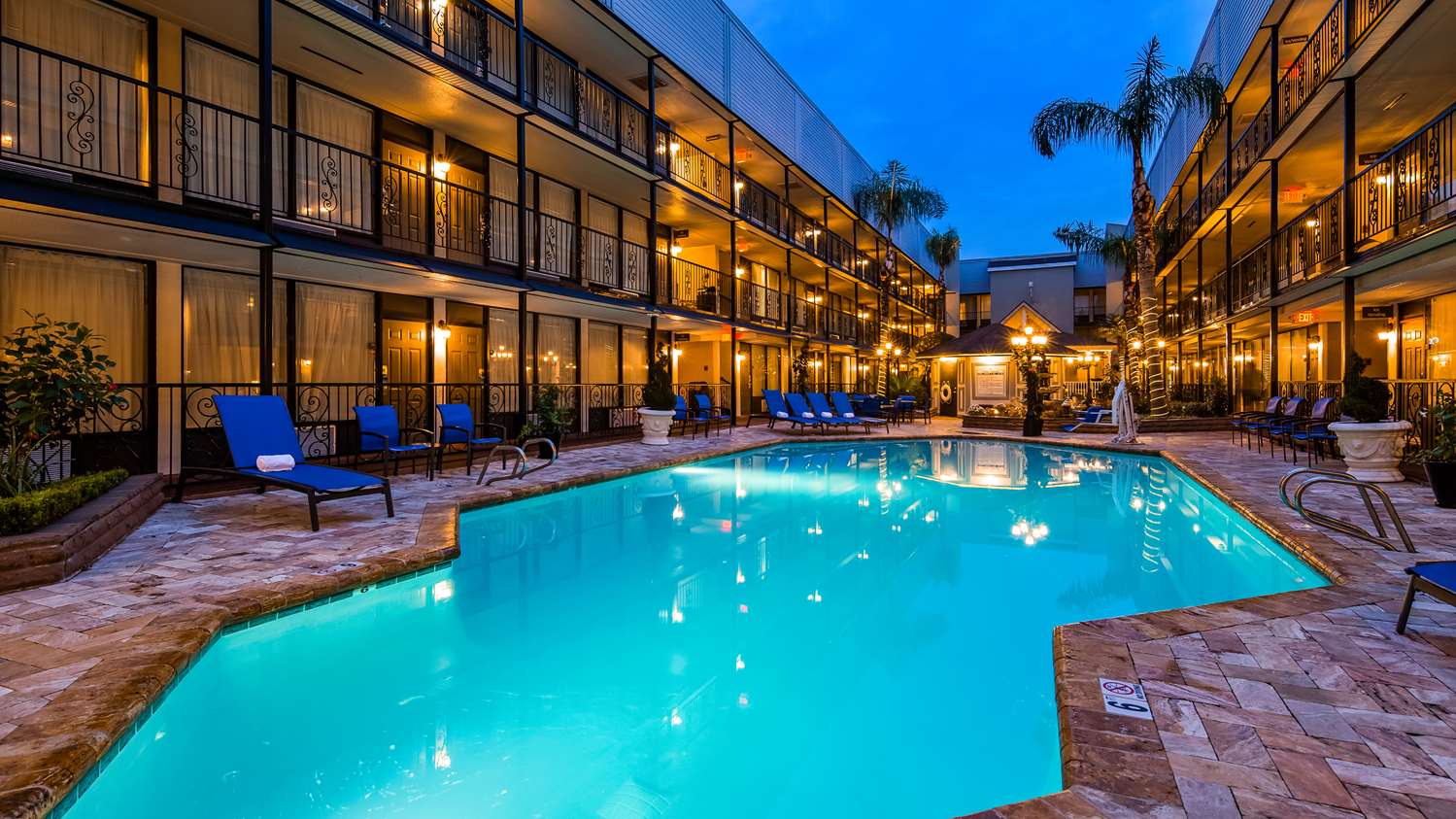 BEST WESTERN PLUS WESTBANK 7/50