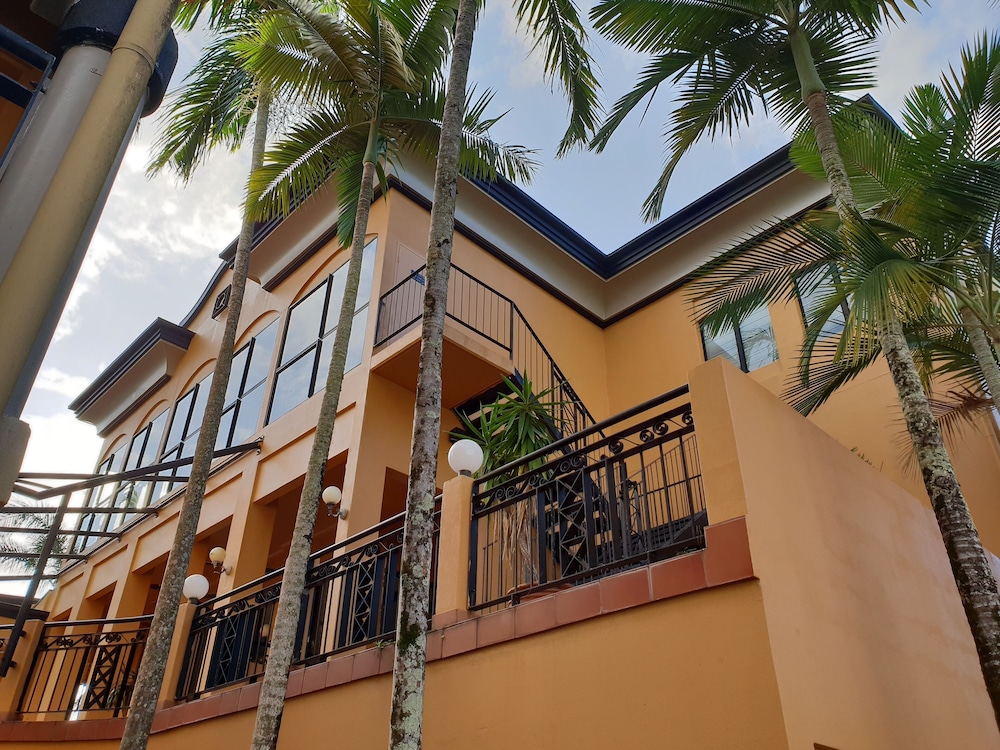 PALM ROYALE photo4