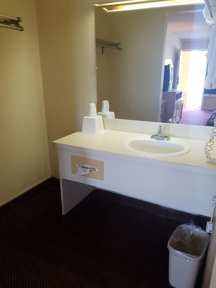 Quality Inn Saint Petersburg North - Tampa Bay 21/33