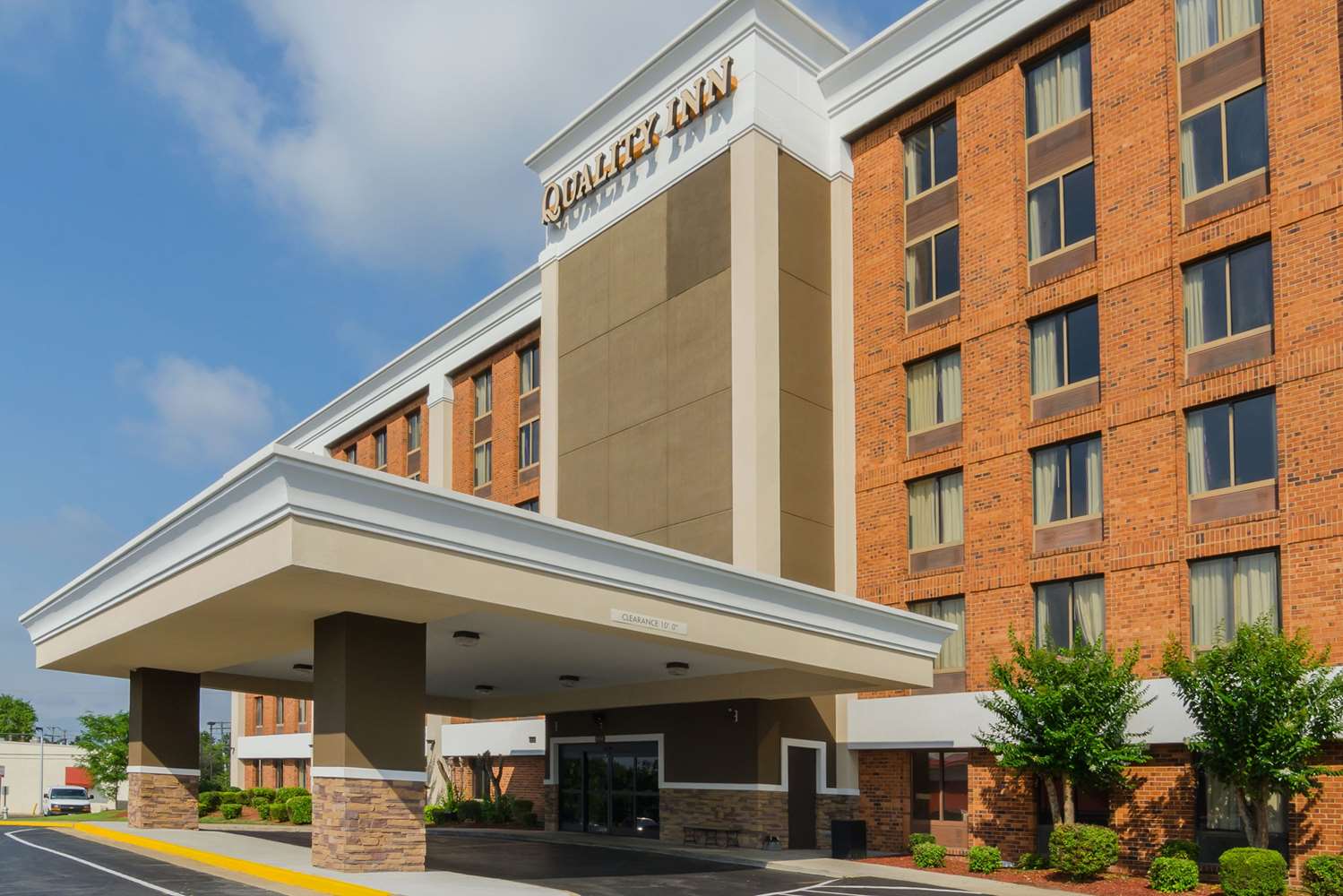 Holiday Inn & Suites Richmond - West End 1/15