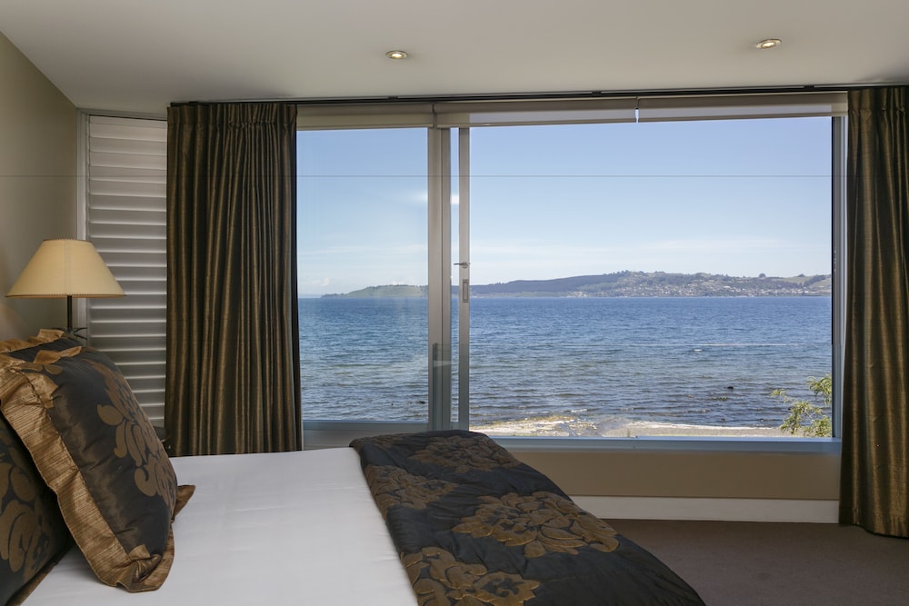 3 Bedrooms, Luxury, Apartment, Twin Beds, 2 King Beds, Lake Side, Lake View، The Reef Resort 6/10
